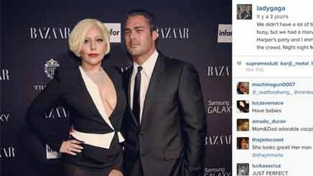 Lady Gaga : décolleté sexy pour une sortie en amoureux!