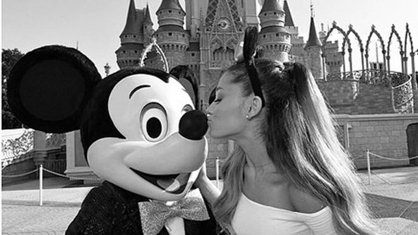 Ariana Grande : à Disney pour fêter son anniversaire !