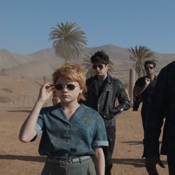 Sprite (Lia McHugh), Druig (Barry Keoghan), Kingo (Kumail Nanjiani), Phastos (Brian Tyree Henry), Karun (Harish Patel), Sersi (Gemma Chan) et Ikaris (Richard Madden) dans "Les Eternels".