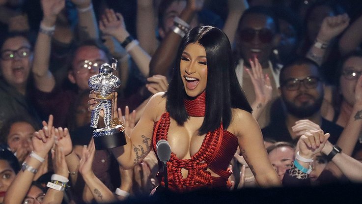 CardB s'exprime au sujet de son premier album, des Grammy Awards, de Nipsey