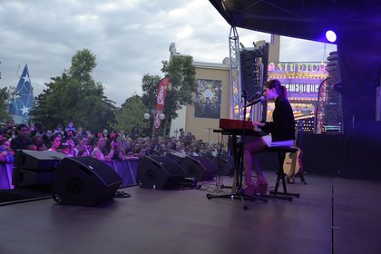 Joyce Jonathan au Concert Pop Love Chérie FM
