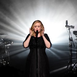 Adele sur scène - NRJ Music Awards 2015