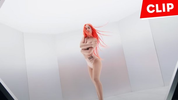Ava Max souhaite se mettre à nu dans «Naked»