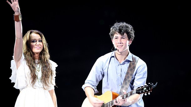 Jonas Brothers: retour sur le couple que formaient Nick Jonas et Miley Cyrus