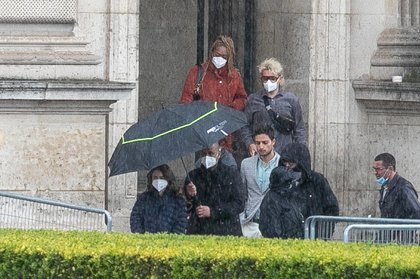 Lily Collins à Paris pendant le tournage d'"Emily In Paris"