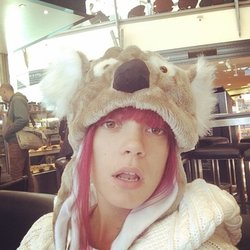 lilyallen: Bye bye Australia, I am very much looking forward to my 13 hr. Sleep to LA #straightthrucru 