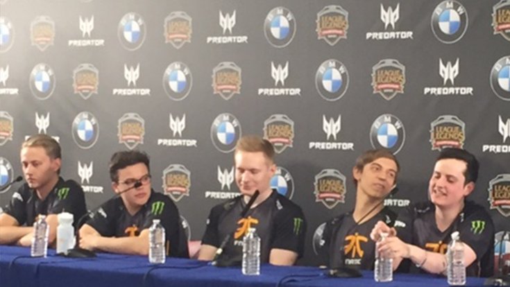 L'équipe Fnatic en conférence de presse