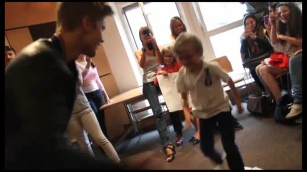 Justin Bieber swagg avec ses fans à Paris !