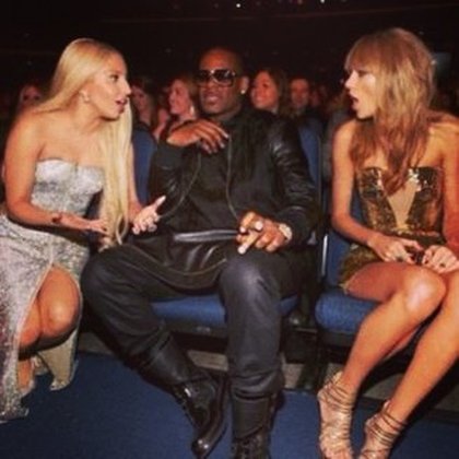 R Kelly: La meilleure place des #AMAs.. @ladygaga @taylorswift13  @ 2013 American Music Awards