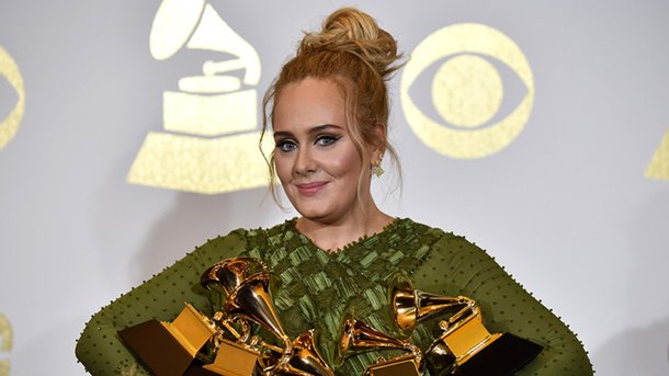 Adele confirme qu'elle est mariée lors des Grammy Awards