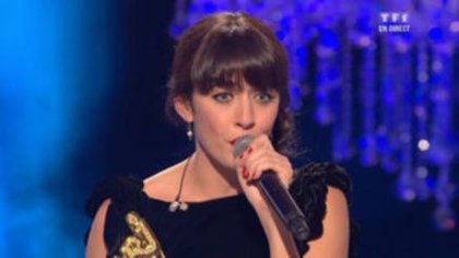 Nolwenn Leroy reçoit un award des mains de Seal pour son album Bretonne - NRJ Music Awards 2012