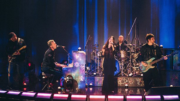 Coldplay en duo avec Selena Gomez: le live émouvant de «Let Somebody Go»