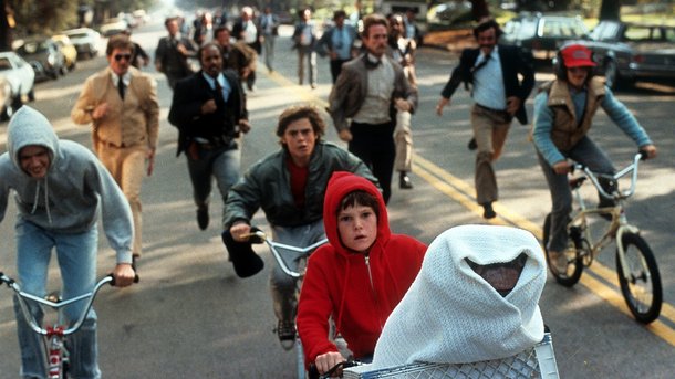 "E.T., l'extra-terrestre" : la "minuscule épopée" de Steven Spielberg a 40 ans
