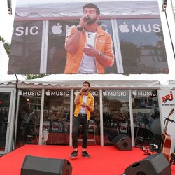 Claudio Capéo chez Manu dans le 6/9 - NRJ Music Awards 2017