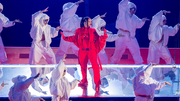 Les infos du Réveil Chérie : Enceinte de son 2e enfant, Rihanna assure le show au Super Bowl !