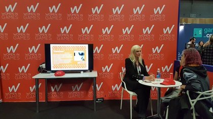 Le stand de l'association Women In Games, qui œuvre pour la mixité dans l'industrie du jeu vidéo en France.