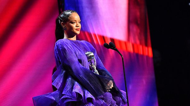 Rihanna magnifique pour son événement Fenty Beauty à Los Angeles