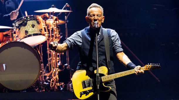 Bruce Springsteen reçoit un prix des mains de Paul McCartney, une première