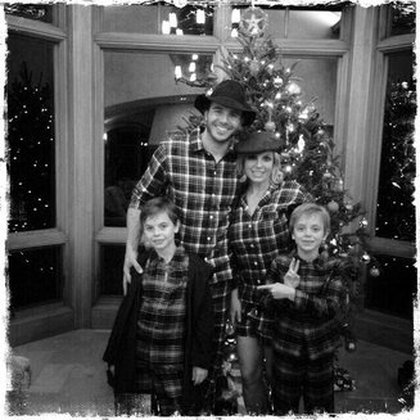 Britney Spears : Wishing everyone a happy and healthy Christmas! 