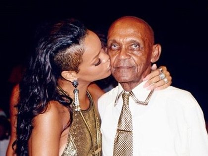 Rihanna: Envoyez à Bravo vos vœux pour son aninnversaire à mama Fenty crib!!  #85 année de Bonheur! Et encore plein pour toi Grandfadda!