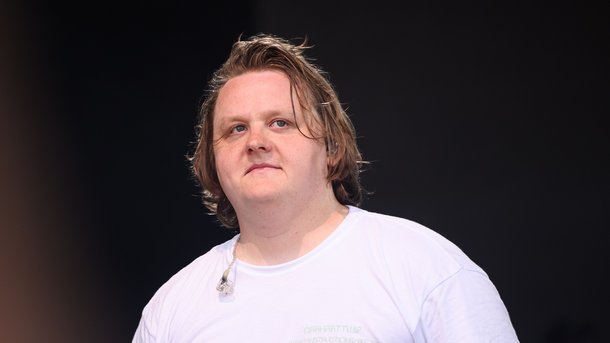 Lewis Capaldi annonce faire une pause après l’épisode Glastonbury