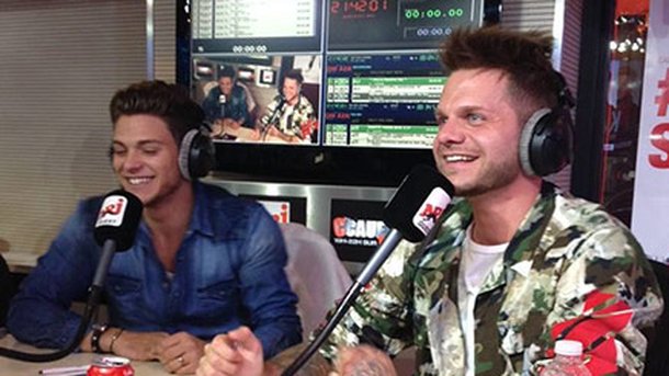 Keen’ V et Rayane Bensetti : le duo surprise chez Cauet sur NRJ!