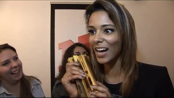 Shy'm recoit le NRJ Music Award du Best Digital Moment