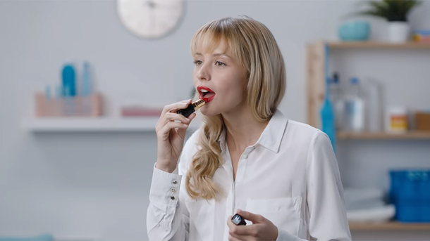 Angèle dévoile le making-of de «Oui ou Non»