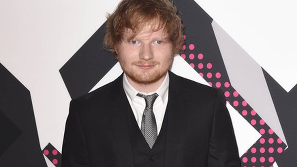Ed Sheeran dévoile un nouveau titre inédit sur scène!