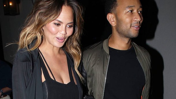 John Legend surprend sa femme pour son anniversaire!