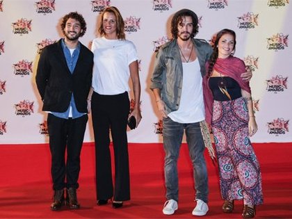 Jérémy Fréro, Laure Manaudou, Flo Delavega et Natalia Doco sur le tapis rouge des NRJ Music Awards 2015