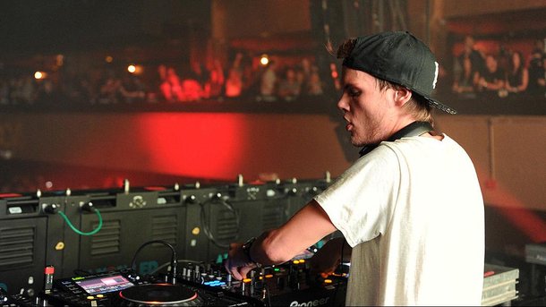 Quand Avicii se confiait sur son addiction à l'alcool…