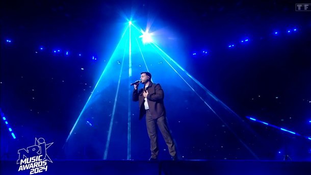 Jeck chante "Parapluie"