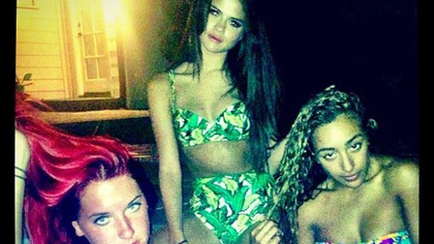Selena Gomez : une pool party avant la tournée