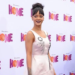 Rihanna-première-Home