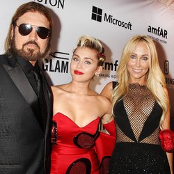 Miley Cyrus et ses parents @ Gala de l’amfAR