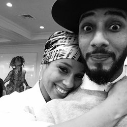 Alicia Keys: Happy thanksgiving from our family to yours!! So grateful for all the love around us! Thank you for all of yours!! Sending you wishes of love, peace and happiness!