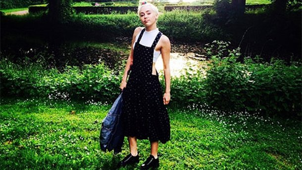 Miley Cyrus : à la campagne en famille !