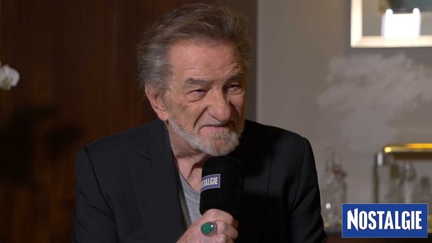 Eddy Mitchell rend hommage à Johnny Hallyday en chanson avec "Un petit peu d'amour"
