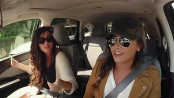 Demi Lovato : incognito, elle se fait passer pour une conductrice de taxi!