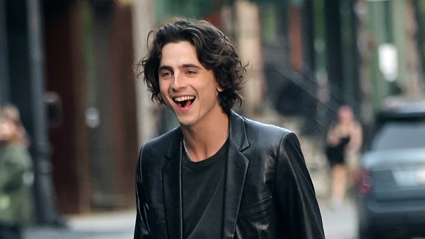Timothée Chalamet infiltre un concours de sosies de lui-même