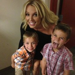 Britney Spears : J'ai les deux garçons les plus mignons du monde! J'espère que vous passez tous une belle fête des mères ! 