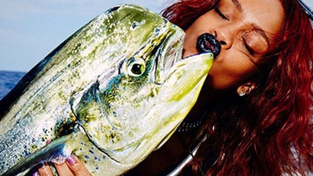Rihanna : elle se met à la pêche à Hawaii!