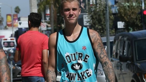 Justin Bieber : se fait plaisir avec ses copines top-models!