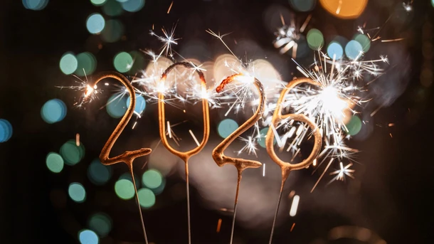 Nouvel An 2026 : Top 10 des musiques pour une playlist réussie
