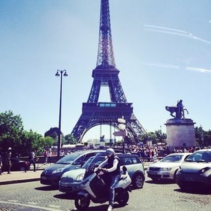 Harry Styles : "Une homme sur un scooter. Paris"