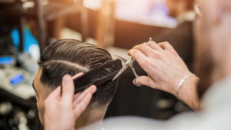 Les infos du Réveil Chérie : un Britannique traverse la Manche pour économiser sur une coupe de cheveux