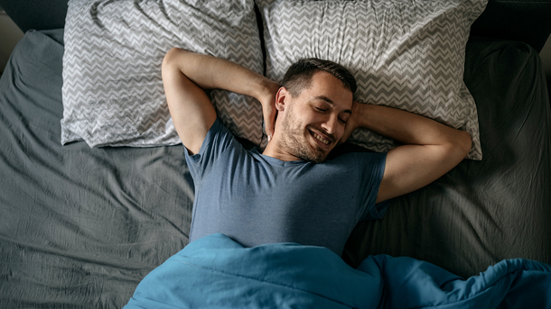 Les infos du Réveil Chérie : Un Tiktokeur invente un challenge pour gagner de l’argent pendant son sommeil !