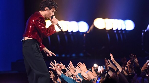 Quand une fan demande à Harry Styles de choisir le prénom de son bébé