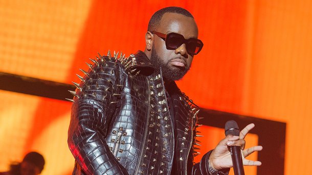 Gims poste une adorable photo de lui aux côtés de Demdem et leur bébé